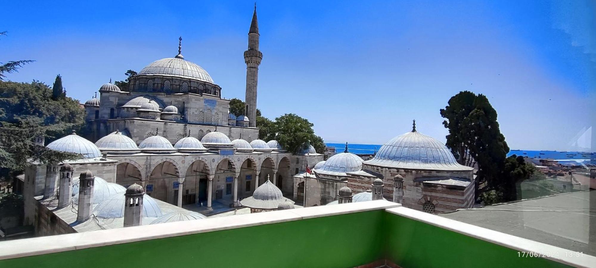 Nur Home Deniz Manzarali Istanboel Buitenkant foto