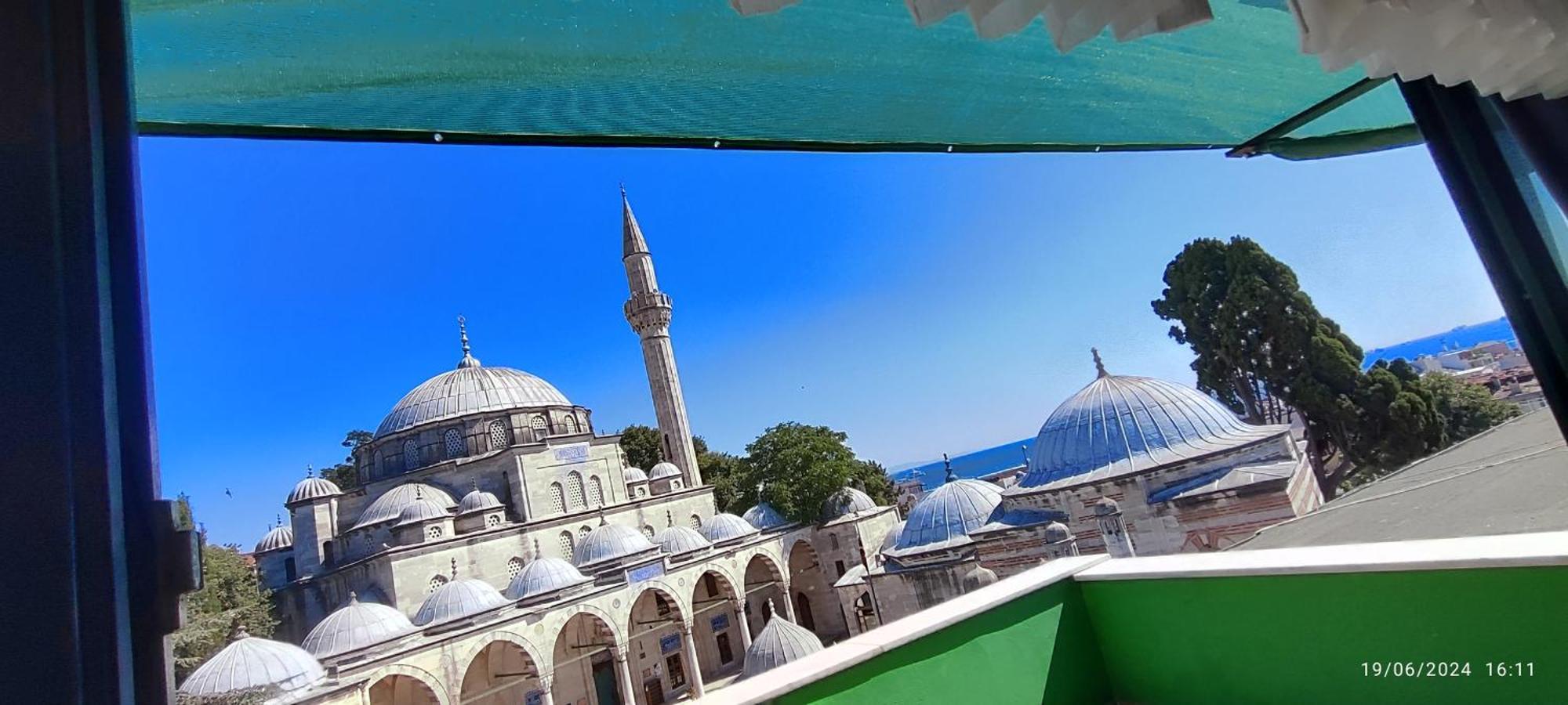 Nur Home Deniz Manzarali Istanboel Buitenkant foto